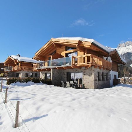 Spacious Chalet in Leogang Salzburg with Large Terrace Exterior foto