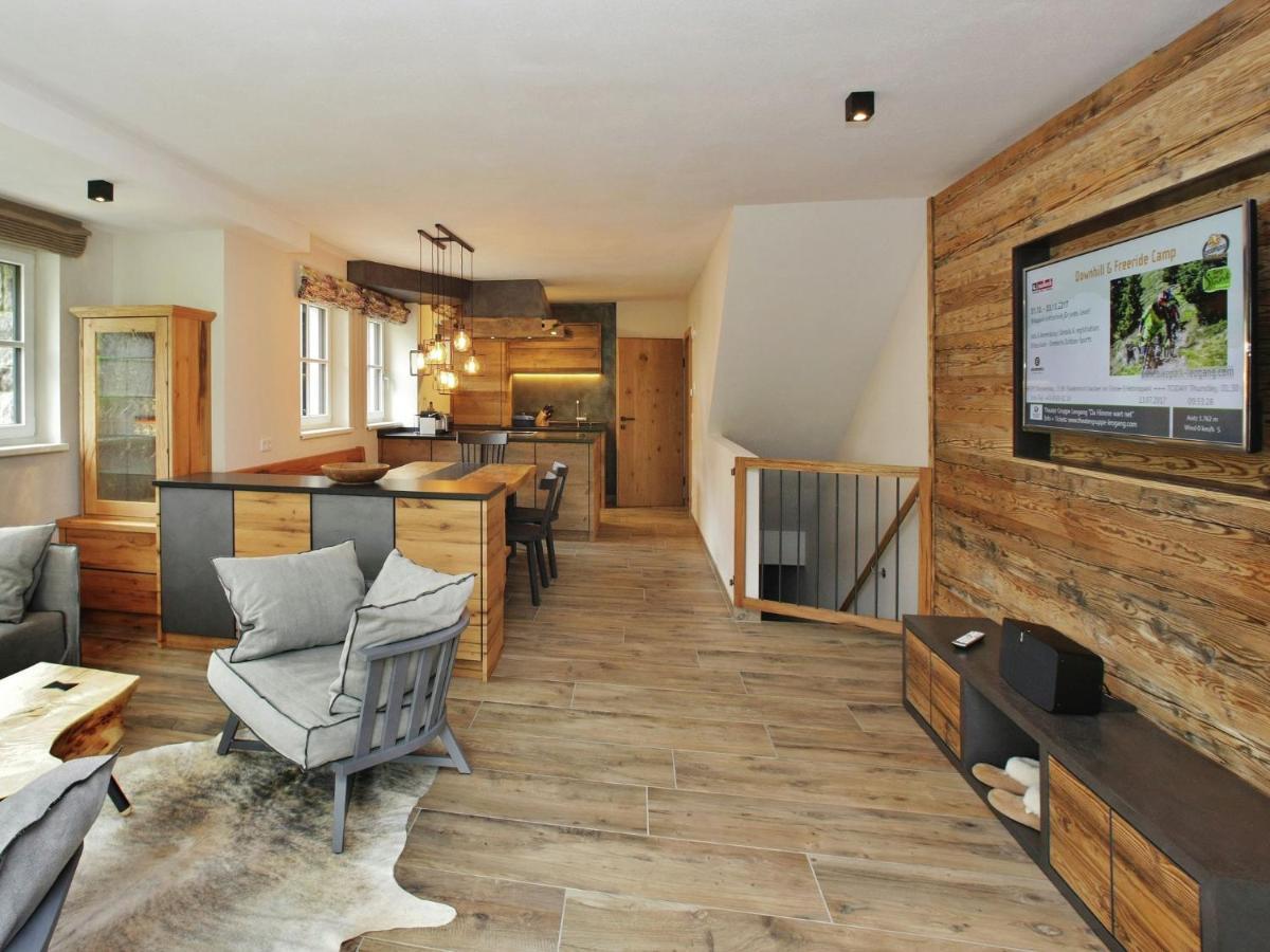 Spacious Chalet in Leogang Salzburg with Large Terrace Exterior foto