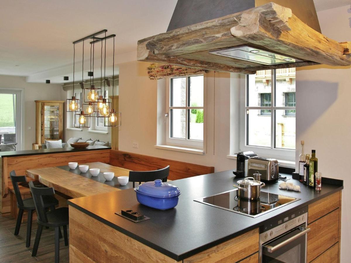 Spacious Chalet in Leogang Salzburg with Large Terrace Exterior foto