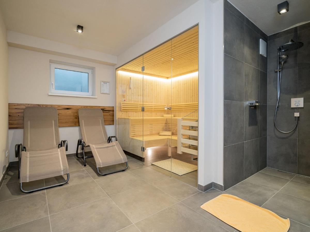 Spacious Chalet in Leogang Salzburg with Large Terrace Exterior foto