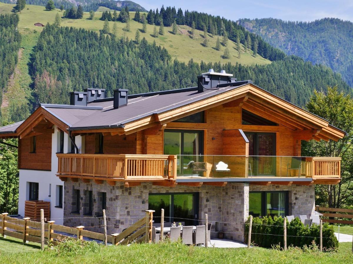 Spacious Chalet in Leogang Salzburg with Large Terrace Exterior foto